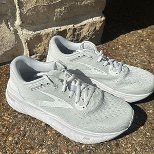 Brooks Ghost Max size 7.5
